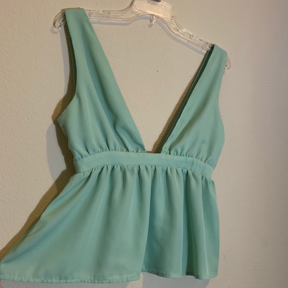 ❇️3/$30❇️ TOBI 'Dare To Take A Risk' Green Peplum V-Neck & Low Back Tank Top. SM - Picture 5 of 8